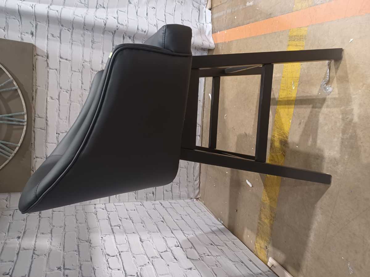 Tallenger Bar Height Stool - Gallery Image 3